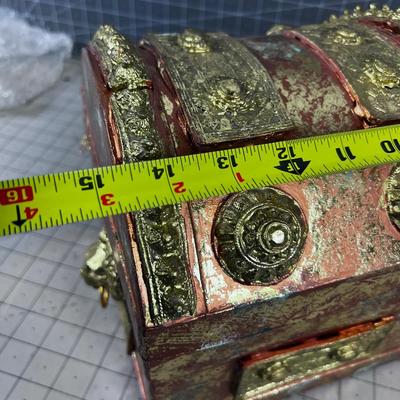 Treasure Chest of Holiday DÃ©cor