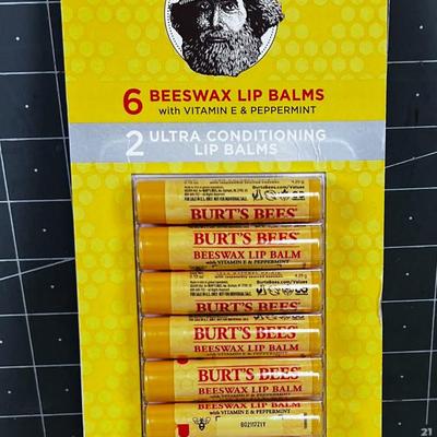BURT'S BEES NEW 8 NEW Lip Conditions