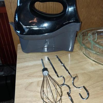 HAND MIXER AND GLASS PIE PANS