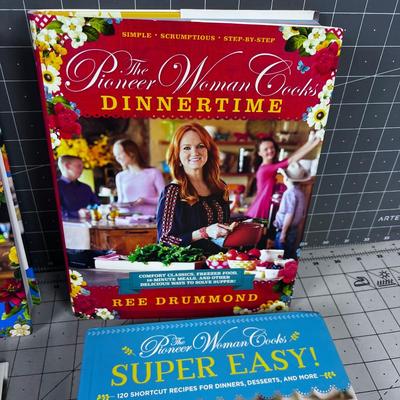 4 Cook Books by Ree Drummond the PIONEER WOMAN COOKS 