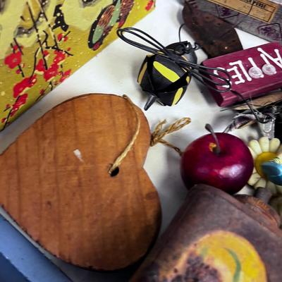 Tray of Vintage Collectibles