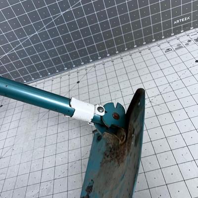 Folding Shovel 