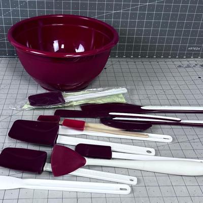 Red Bowl w/ Pampered CHEF Rubber Scrapers 