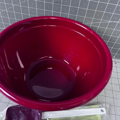 Red Bowl w/ Pampered CHEF Rubber Scrapers 