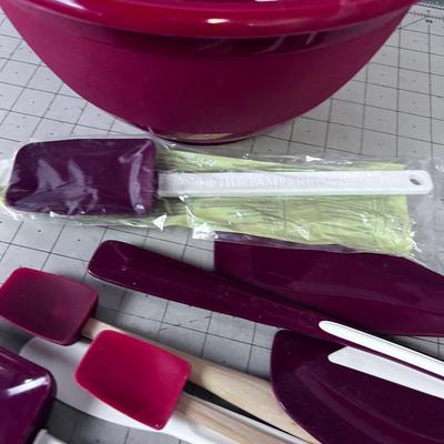 Red Bowl w/ Pampered CHEF Rubber Scrapers 