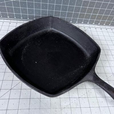 Square LODGE Cast-Iron Skillet Fry Pan