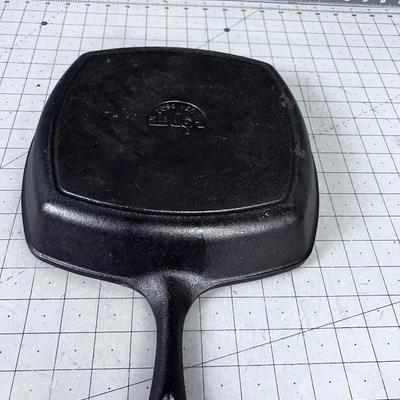Square LODGE Cast-Iron Skillet Fry Pan