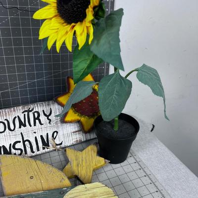 Country-ish DÃ©cor Sunflowers 