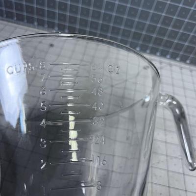 Pampered Chef 8-Cup Glass Measuring Bowl w/Spout & Lid