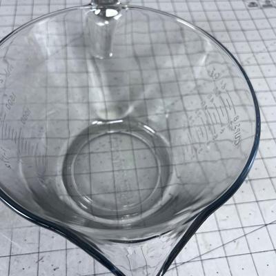 Pampered Chef 8-Cup Glass Measuring Bowl w/Spout & Lid