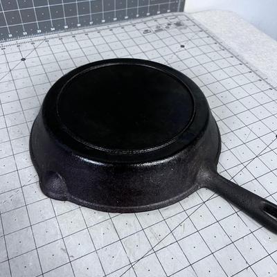 Nicely Seasoned Cast Iron Skillet