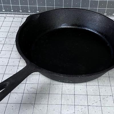 Nicely Seasoned Cast Iron Skillet