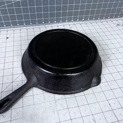 Nicely Seasoned Cast Iron Skillet