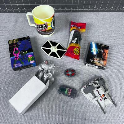 STAR WAR Themed Collection of Cards & Toys 