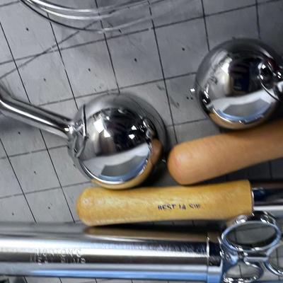 Tray of Kitchen UTENSILS, Like NEW 