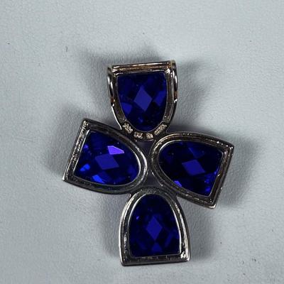 .925 Pendant INTERESTING Horse shoe shaped Cut Purple Stone