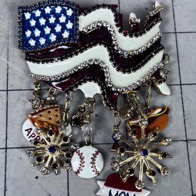 LATR 2 GO AMERICA Pendant 