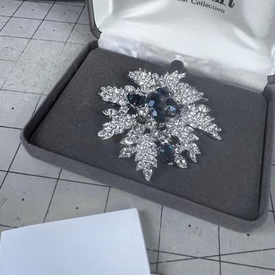 NOLAN MILLER Glamor Collection PIN Blue with Rhinestone Silver Tone