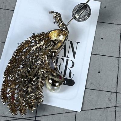 Nolan Miller Glamor Collection Peacock Pin In Box 