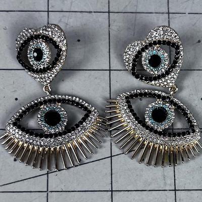 Bizarre Third Eye Earrings 