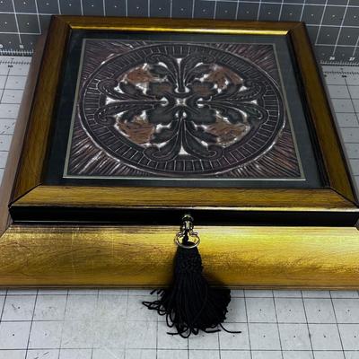 Gold Velvet lined Box 