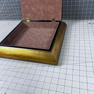 Gold Velvet lined Box 