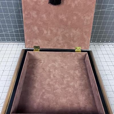 Gold Velvet lined Box 