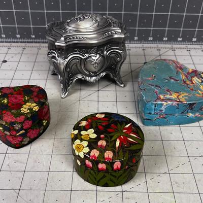 4 Keepsake Boxes 