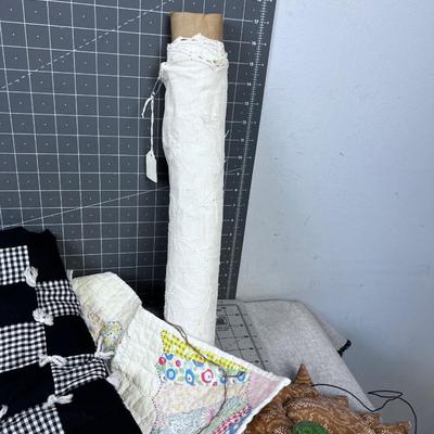 Mixed Lot of Vintage Linen 