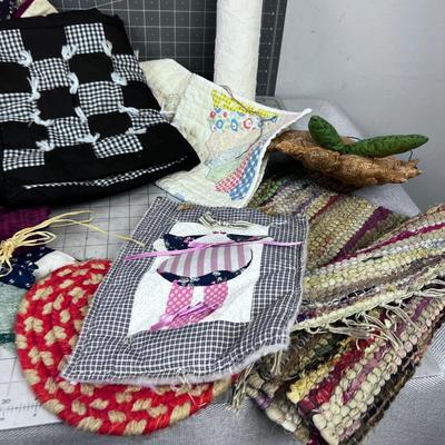 Mixed Lot of Vintage Linen 