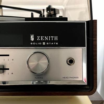 Vintage Zenith Solid State Stereo Phonograph and Speaker