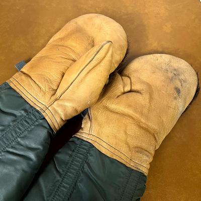 Vintage Korean War Ear, US Air Force Wool Mittens