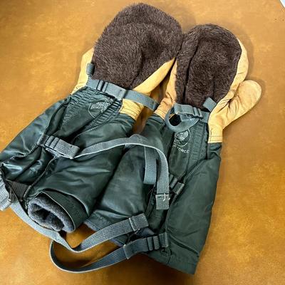 Vintage Korean War Ear, US Air Force Wool Mittens