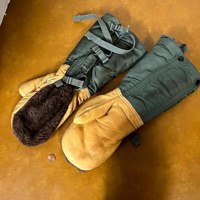 Vintage Korean War Ear, US Air Force Wool Mittens