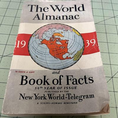 Lot of Vintage Atlases and Almanacs