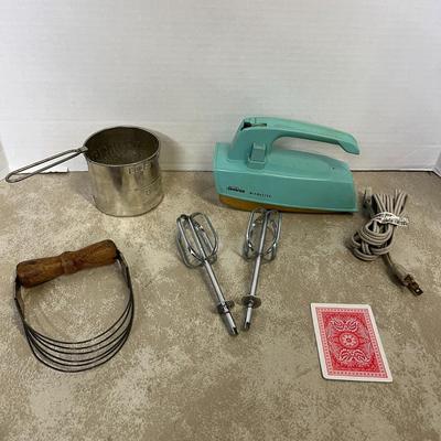 Vintage Kitchen Tools, Sunbeam Mixer Model HM-1