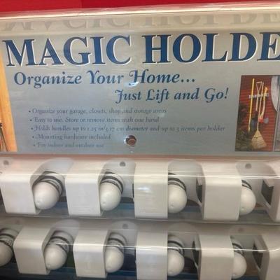 Lot 868 variety of household items