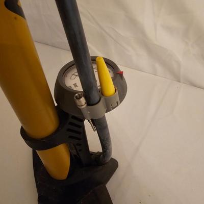 Variety of Bike Seats & Accessories (G-JS)
