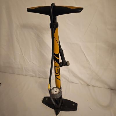 Variety of Bike Seats & Accessories (G-JS)