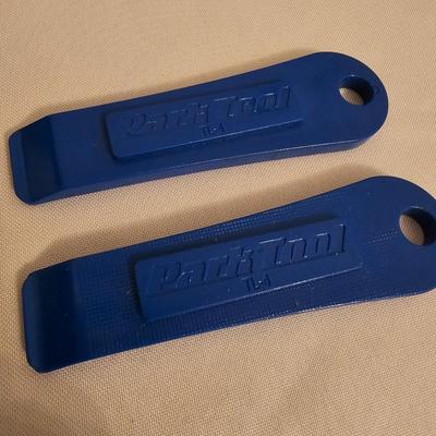 Variety of Bike Seats & Accessories (G-JS)