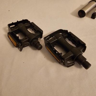 Variety of Bike Seats & Accessories (G-JS)