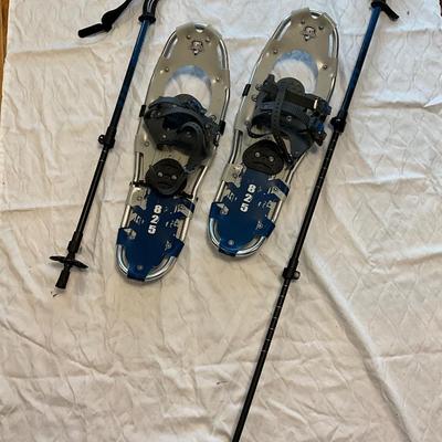 825 Sherpa Snowshoes, poles and bag.