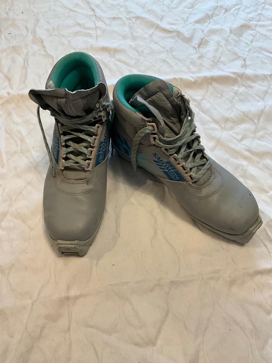 solomons walking boots