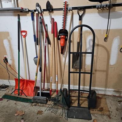 Black&Decker Hedge Trimmer, Hand Truck and Yard Tools (G-DW)