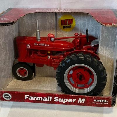 McCormick Farmall Super M Ertl Farm tractor 2006