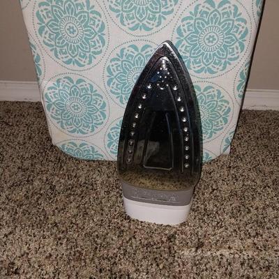 HAMILTON BEACH CLOTHES IRON=IRONING BOARD AND PLASTIC STEP