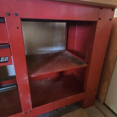 Workbench with Powered Backwall