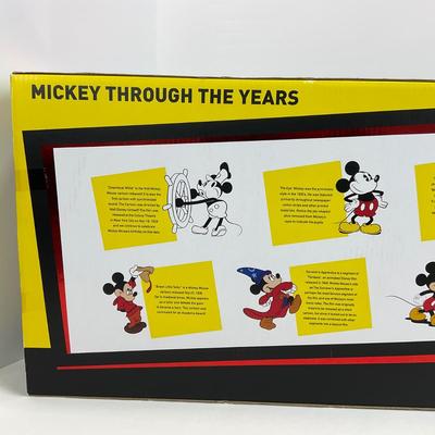 -23- TOY | Mickey Mouse â€œThrough The Yearsâ€ | In Box