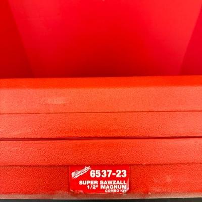 LOT 912 Milwaukee Super Sawzall Magum Combo kit
