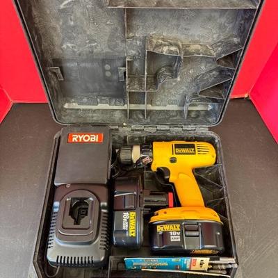 Lot 916 Dewalt Cordless adjustable clutch Driver/Drill